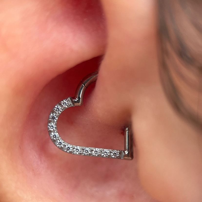 Trabalho de Loja de body piercing — Dri Germano Piercing 1